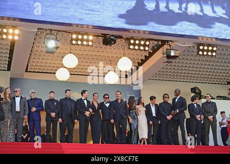 Audrey Diwan, Ahmed Hamidi, Alain Chabat, Anthony Bajon, Karim Laklou, Civil, Adèle Exarchopoulos (in Gucci), Alain Attal, Gilles Lellouche (in Prada), Elodie Bouchez, Mallory Wanecque, Malik Frikah, Hugo Selignac, Jean-Pascal Zadi, Vincent Lacoste, Raphaël Quenard. 'L'amour ouf' ('Beating Hearts') Cannes Film Festival Screening 77. Cannes Film Festival 23. Mai 2024 Credit:Jacky Godard/Photo12 Stockfoto