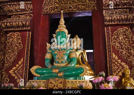 Thailand, Chiang Mai, Phra Singh Tempel (Wat Phra Singh), Smaragd-Buddha-Statue (Jade) Stockfoto