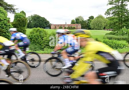 Mai 2024. Phase 1 der UCI Women's WorldTour Ford RideLondon Classique in Colchester. Die 159 km lange Etappe begann in Saffron Walden. Quelle: Peter Goding/Alamy Live News Stockfoto