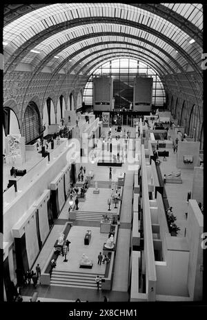 Das Musée d’Orsay Scan 2024 das Musée d’Orsay (deutsch: Musée d’Orsay Museum) ist ein Museum in Paris am linken seine-Ufer. Sie befindet sich im ehemaligen Gare d’Orsay, einem Bahnhof von Beaux-Arts, der zwischen 1898 und 1900 erbaut wurde. Das Museum beherbergt hauptsächlich französische Kunst aus den Jahren 1848 bis 1914, darunter Gemälde, Skulpturen, Möbel und Fotografie. Stockfoto