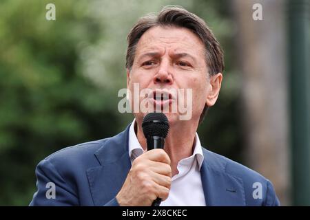 Aversa, Italien, 24. Mai 2024. Giuseppe Conte, Vorsitzender der Partei Movimento 5 Stelle, während eines politischen Treffens für die Europawahlen 2024 und für die Wahlen zum Bürgermeister von Aversa. Stockfoto
