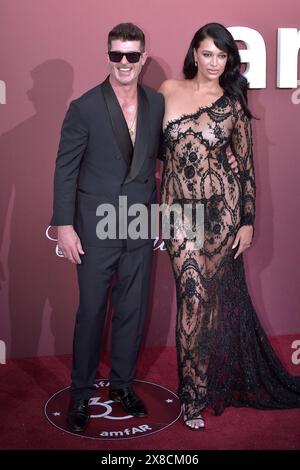 CAP D'ANTIBES, FRANKREICH - 23. MAI: Robin Thicke, April Love Geary amfAR Cannes Gala 30. Ausgabe präsentiert vom Chopard and Red Sea International Film Festival am 23. Mai 2024 in Cap d'Antibes, Frankreich. Stockfoto