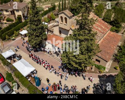 Aus der Vogelperspektive des Coca-Tanzes, beim Panellet-Festival in Marganell (Bages, Barcelona, Katalonien, Spanien) Stockfoto