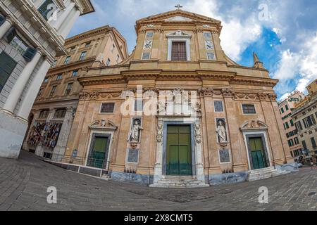 GENUA, LIGURIEN, ITALIEN - 20. MÄRZ 2021: Kirche des Gesù und des Santi Ambrogio und Andrea auf der Piazza Giacomo Matteotti. Stockfoto