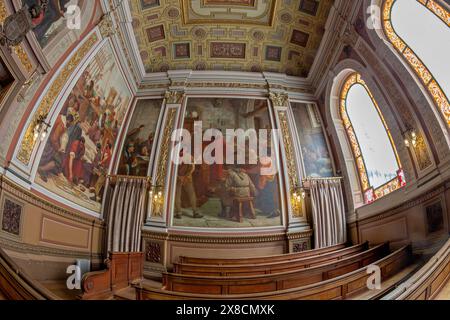 PORTO, PORTUGAL - 10. APRIL 2024: Innenraum des Börsenpalastes (Palacio da Bolsa). Wurde 1834 von der Handelsgesellschaft der Stadt erbaut Stockfoto