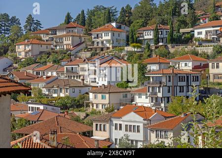 Traditionelle weiße Häuser in Hill in der Altstadt von Ohrid Mazedonien Stockfoto