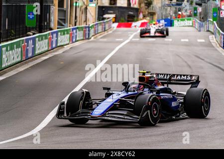Monaco, Monaco. Mai 2024. Logan Sargeant (2), amerikanischer Fahrer des Williams F1-Teams, tritt während des freien Trainings 1 beim Formel-1-Grand-Prix von Monaco an (Foto: Luca Martini/SOPA Images/SIPA USA) Credit: SIPA USA/Alamy Live News Stockfoto
