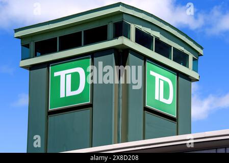 Ottawa, Kanada - 24. Mai 2024: Toronto Dominion Logo auf Richmond Rd Die TD Bank Group ist ein kanadisches multinationales Bank- und finanzdienstleistungsunternehmen Stockfoto