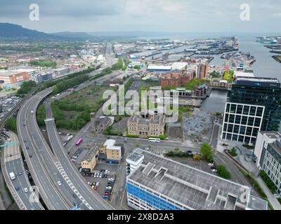 Luftaufnahme der Drohne auf das Stadtzentrum von Belfast Stockfoto