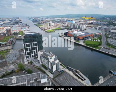 Luftaufnahme der Drohne auf das Stadtzentrum von Belfast Stockfoto