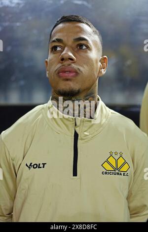 Criciuma, Brasilien. Mai 2024. Matheusinho von Criciuma, während des Spiels zwischen Criciuma und Bahia, für die zweite Etappe der dritten Phase des Brasilianischen Cups 2024, im Heriberto Hulse Stadium in Criciuma am 23. Mai. Foto: Heuler Andrey/DiaEsportivo/Alamy Live News Credit: DiaEsportivo/Alamy Live News Stockfoto