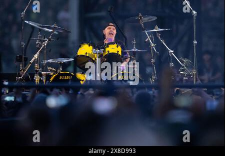 München, Deutschland. Mai 2024. Lars Ulrich, Schlagzeuger von der US-Metal-Band Metallica, steht im Olympiastadion auf der Bühne. Die Band tritt im Rahmen ihrer M72 World Tour auf. Quelle: Sven Hoppe/dpa/Alamy Live News Stockfoto