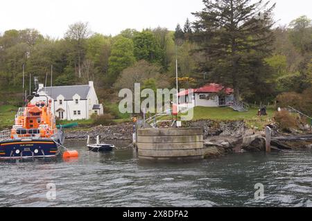 Port Askaig auf der Hebrideninsel Islay, wo die Fähre zur isle of Jura in Schottland, Vereinigtes Königreich, ablegt Stockfoto