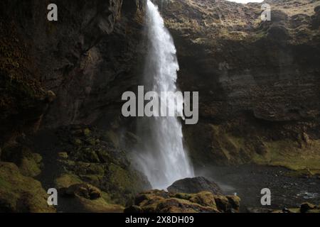 Island - 2024 05 02, Landschaftsbild auf Island, Wasserfall Kvernufoss Stockfoto