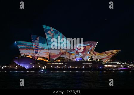 Sydney, Australien. Mai 2024. Lighting of the Sails: Echo (2024) der australischen Künstlerin Julia Gutman and Pleasant Company wird auf das Segel des Sydney Opera House projiziert, das sich während der Vivid Sydney 2024 am Bennelong Point in Sydney befindet. Vivid Sydney ist eine jährliche Veranstaltung, bei der Kreativität, Innovation und Technologie gefeiert werden. Die Veranstaltung wird durch Lichtskulpturen, multimediale interaktive Arbeiten und Lichtprojektionen auf großen Gebäuden rund um Sydney hervorgehoben. Die diesjährige Feier dauert ab dem 24.. Bis 15. Mai. Juni 2024. Quelle: SOPA Images Limited/Alamy Live News Stockfoto