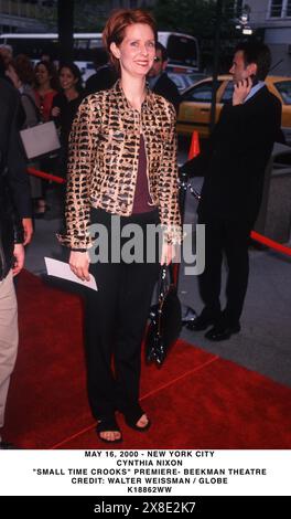 16. MAI 2000: NEW YORK CITY. CYNTHIA NIXON. PREMIERE VON "SMALL TIME GAOKS" - BEEKMAN THEATRE. QUELLE: WALTER WEISSMAN / . K18862WW(Credit Image: ©WALTER WEISSMAN/ZUMA Wire) NUR ZUR REDAKTIONELLEN VERWENDUNG! Nicht für kommerzielle ZWECKE! Stockfoto