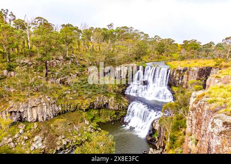 Ebor Falls Wasserfall im Guy Fawkes Nationalpark am Waterfall Way in New England Region in New South Wales, Australien, Herbst 2024 Stockfoto