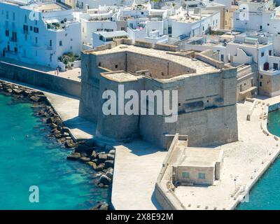 Das Schloss von Carlo V. in Monopoli, Apulien, Italien. Stockfoto