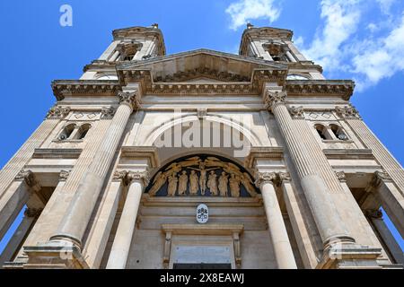 Chiesa Madre Basilica Santuario SS Medici Cosma e Damiano (Basilika der Heiligen Cosmas und Damian) in Alberobello, Italien Stockfoto