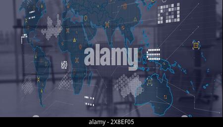 Abbildung des Leiterplattenmusters auf der Karte und geometrischer Formen über leerem Büro Stockfoto