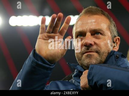 Trainer Hansi Hans Flick FC Bayern MŸnchen FC Bayern MŸnchen Bayer Leverkusen 1 Fussball Bundesliga Saison 2019 / 2020 DFL-Vorschriften verbieten die Verwendung von Fotos als Bildsequenzen und/oder Quasi-Video © diebilderwelt / Alamy Stock Stockfoto