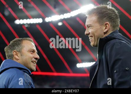 Hansi Flick Trainer Trainer FC Bayern im GesprŠch mit Julian Nagelsmann Trainer Trainer von RB Leipzig Fu´ Ball 1. Bundesliga : FC Bayern MŸnchen vs Rasenball Leipzig 9.2.2020 Allianz Arena © diebilderwelt / Alamy Stock Stockfoto