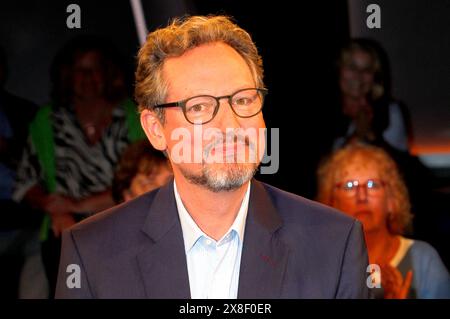 Eckart von Hirschhausen bei der Aufzeichnung der NDR Talk Show im NDR Fernsehstudio Lokstedt. Hamburg, 24.05.2024 *** Eckart von Hirschhausen bei der Aufnahme der NDR Talk Show im NDR-Fernsehstudio Lokstedt Hamburg, 24 05 2024 Foto:xH.xHartmannx/xFuturexImagex ndr talk2405 4551 Stockfoto