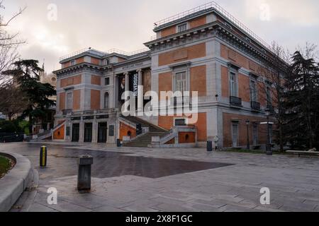 Madrid, Spanien. 12. Februar 2024: Das Museo Nacional del Prado, Spaniens nationales Kunstmuseum am frühen Morgen. Stockfoto