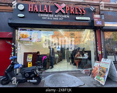 Bangladesche essen in einem Halal-chinesischen Restaurant im Kensington-Viertel von Brooklyn, New York Stockfoto