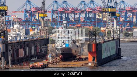 Hamburg, Deutschland. Mai 2024. Die Corvette Köln wird im Dock 10 der Werft Blohm Voss repariert. Quelle: Markus Scholz/Markus Scholz/Picture Alliance/dpa/Markus Scholz/dpa/Alamy Live News Stockfoto