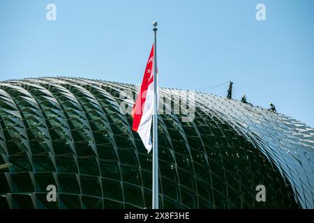 Arbeiter auf dem Dach der Theater in der Bucht Stockfoto