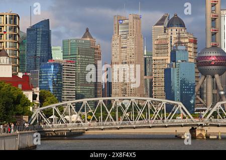 Shanghai, China. Mai 2024. Die Gebäude des Lujiazui Landmark stehen am 24. Mai 2024 in Shanghai, China. (Foto: Costfoto/NurPhoto) Credit: NurPhoto SRL/Alamy Live News Stockfoto