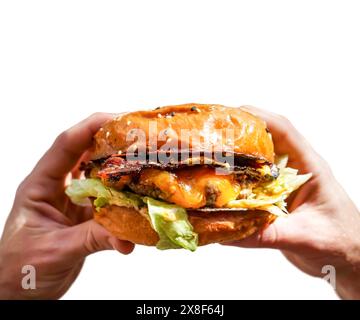 Hähnchenburger, köstlicher Doppelburger mit knusprigem Hühnerfleisch, Salat und Sauce isoliert auf weißem Hintergrund. Weißer Burger mit einem großen Hühnchen Stockfoto