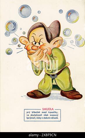 Tschechische Werbepostkarte von DOPEY / SMUDLA aus dem Jahr 1938 für die Originalveröffentlichung von WALT DISNEY's SNOW WHITE AND THE SEVEN DWARFS / SNEHURKA A SEDM TRPASLIKU 1937 Superviseur DAVID HAND Story Jacob und Wilhelm Grimm Walt Disney Produktionen / RKO Radio Pictures Stockfoto