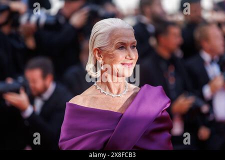 Festival de Cannes - Roter Teppich - La Plus Precieuse des Marchandises - die kostbarste Ladung Helen Mirren bei der Premiere zu La Plus Precieuse des Marchandises die kostbarste Ladung während der 77. Internationale Filmfestspiele Cannes am 24.05.2024. *** Festival de Cannes Roter Teppich La Plus Precieuse des Marchandises die kostbarste Ladung Helen Mirren bei der Premiere von La Plus Precieuse des Marchandises die kostbarste Ladung während des Internationalen Filmfestivals von Cannes 77 am 24 05 2024 Copyright: XEventpressxKochanx Stockfoto