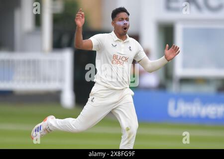 Canterbury, England. Mai 2024. Arafat Bhuiyan während des zweiten Tages der Vitality County Championship Division 1 zwischen dem Kent County Cricket Club und dem Essex County Cricket Club auf dem Spitfire Ground in St. Lawrence in Canterbury. Kyle Andrews/Alamy Live News. Stockfoto