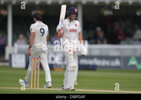 Canterbury, England. Mai 2024. Michael Pepper feiert den zweiten Halbjahrhundertelang der Vitality County Championship Division One zwischen dem Kent County Cricket Club und dem Essex County Cricket Club auf dem Spitfire Ground in St. Lawrence in Canterbury. Kyle Andrews/Alamy Live News. Stockfoto