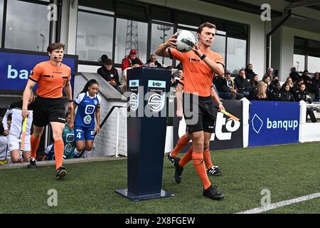 Oud Heverlee, Belgien. Mai 2024. Schiedsrichter Wouter Debusscher wurde vor einem Frauenfußballspiel zwischen Oud Heverlee Leuven und AA Gent Ladies am 10. Und letzten Spieltag der Play-offs in der Saison 2023 - 2024 der Belgischen Lotto Womens Super League am Samstag, 25. Mai 2024 in Oud Heverlee, Belgien, dargestellt. Quelle: Sportpix/Alamy Live News Stockfoto