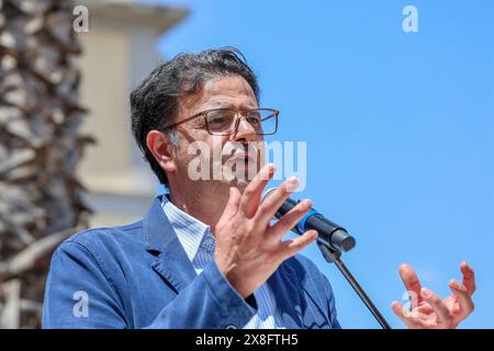 Aversa, Italien, 25. Mai 2024. Mauro Baldascino, Kandidat für das Amt des Bürgermeisters von Aversa, während eines politischen Treffens für die politischen Wahlen zum Europäischen Parlament 2024 und für die Wahlen zum Bürgermeister von Aversa. Stockfoto