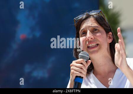 Aversa, Italien, 25. Mai 2024. Elly Schlein, Vorsitzender der Partei Partito Democratico, während eines politischen Treffens für die Europawahlen 2024 und für die Wahlen zum Bürgermeister von Aversa. Stockfoto