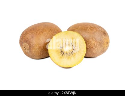 Zwei goldene Kiwi Früchte saftig halb isoliert auf weißem Hintergrund Stockfoto