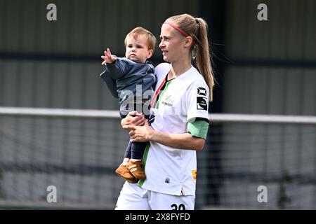 Oud Heverlee, Belgien. Mai 2024. Julie Biesmans (30) von OHL, fotografiert nach einem Frauenfußballspiel zwischen Oud Heverlee Leuven und AA Gent Ladies am 10. Und letzten Spieltag der Play-offs in der Saison 2023 - 2024 der belgischen Lotto Womens Super League am Samstag, den 25. Mai 2024 in Oud Heverlee, Belgien . Quelle: Sportpix/Alamy Live News Stockfoto