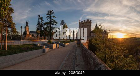 Alcazar de Segovia al atardecer desde la plaza de la reina Victoria Eugenia Stockfoto