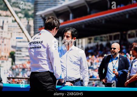 © SPORTPIXPRESS/MAXPPP, Monaco. Mai 2024. FORMEL 1 GRAND PRIX DE MONACO ben sulayem (mohammed) diskutiert mit wolff (toto) über eine Pitlane Credit: MAXPPP/Alamy Live News Stockfoto