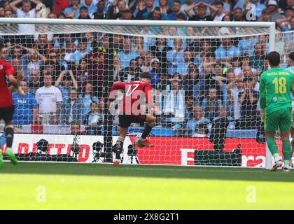 Wembley Stadium, London, Großbritannien. Mai 2024. Alejandro Garnacho von Manchester United schießt und erzielt in der 30. Minute das 1. Tor und schafft es 0-1 nach einem Fehler in der man City Defense Credit: Action Plus Sports/Alamy Live News Stockfoto