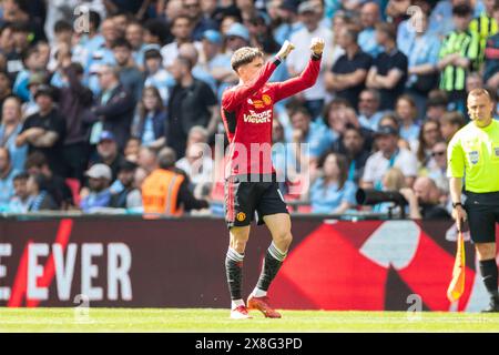 Alejandro Garnacho #17 von Manchester United feiert sein Tor beim FA Cup Finale zwischen Manchester City und Manchester United am Samstag, den 25. Mai 2024, im Wembley Stadium in London. (Foto: Mike Morese | MI News) Credit: MI News & Sport /Alamy Live News Stockfoto