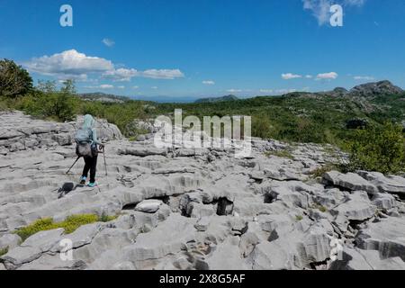 Klettern Sie auf Kalksteinspalten zum Subra-Gipfel, Orjen Mountains, Herceg Novi, Montenegro Stockfoto