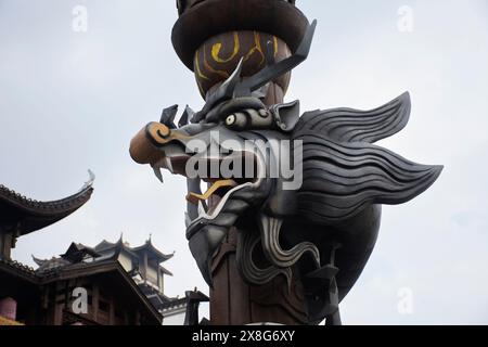 Kunst Symbol Skulptur Schnitzerei chinesische Drachen Statue auf Pfosten für chinesen ausländische Reisende Eintritt Besuchen Sie das antike Gebäude 72 Qilo Stockfoto