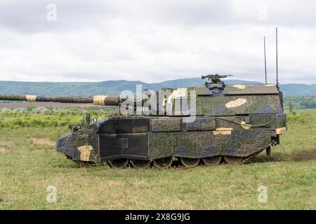 Panzerhaubitze 2000 (PZH 2000) gepanzerte Haubitzer, deutsche 155 mm selbstfahrende Haubitzer Stockfoto