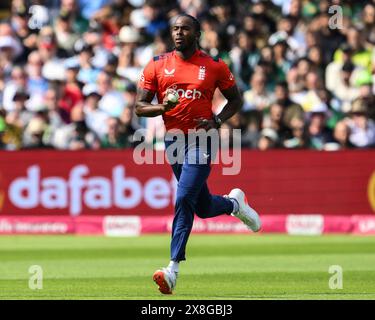 Birmingham, Großbritannien. Mai 2024. Jofra Archer aus England liefert den Ball während des Spiels der Vitality T20 International Series England gegen Pakistan in Edgbaston, Birmingham, Großbritannien, am 25. Mai 2024 (Foto: Craig Thomas/News Images) in Birmingham, Großbritannien am 25. Mai 2024. (Foto: Craig Thomas/News Images/SIPA USA) Credit: SIPA USA/Alamy Live News Stockfoto